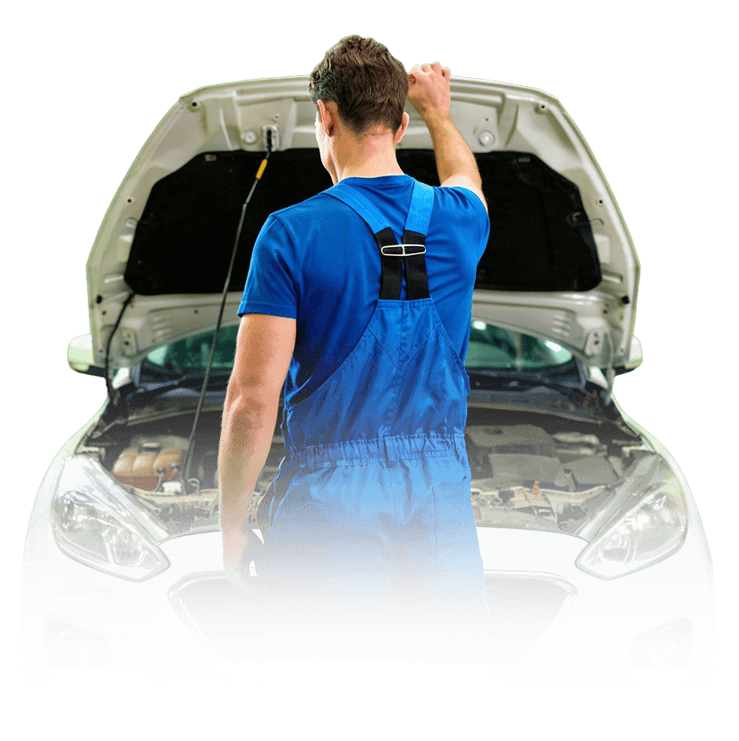 Mecánico trabajando en automóvil